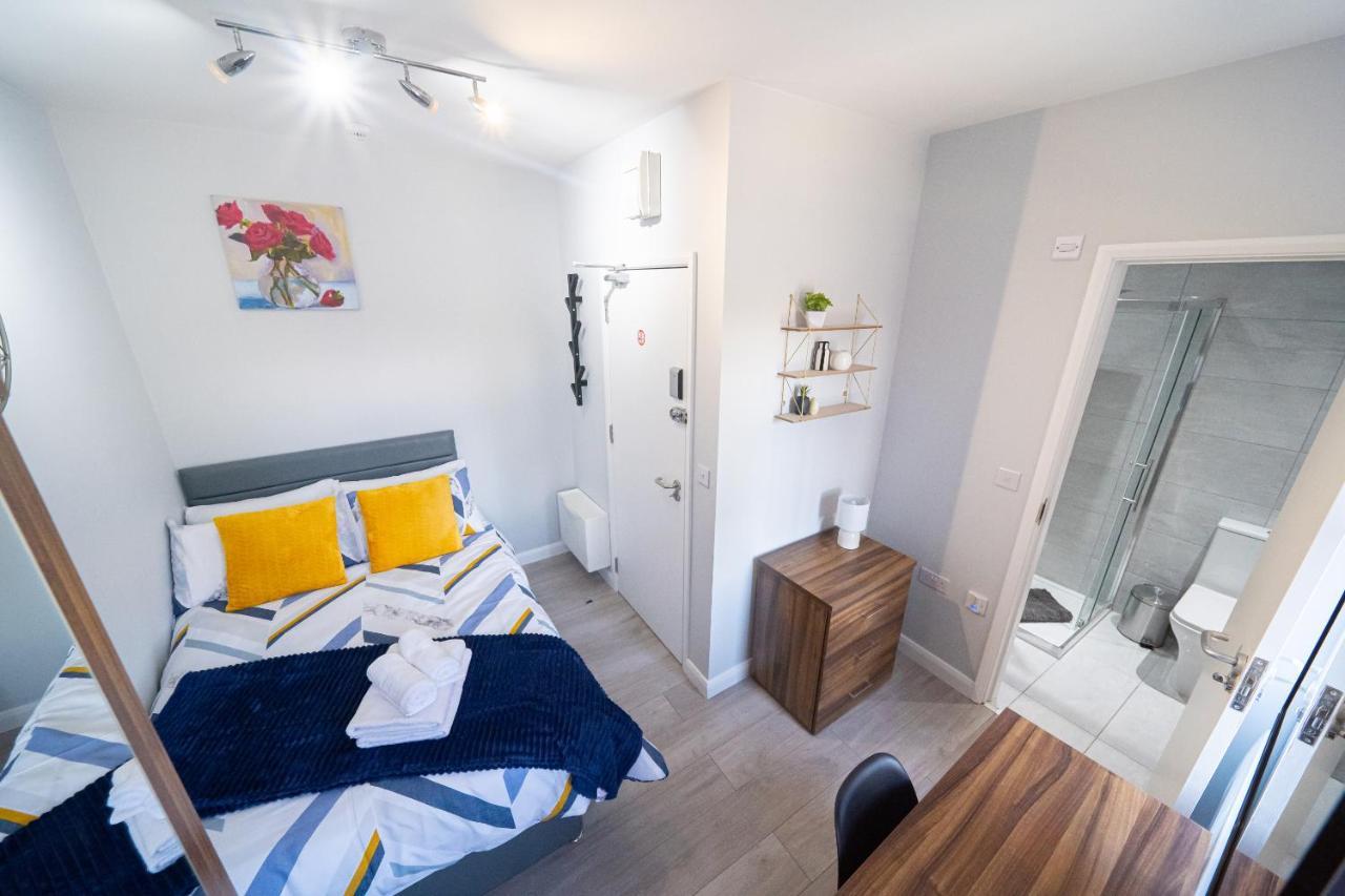 Studios With Ensuite Showers & Share Kitchens Prime Location Near Hospital, Town Center Apt 3 St Helens  Værelse billede